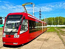 Казань получила в подарок трехсекционный трамвай из Санкт-Петербурга