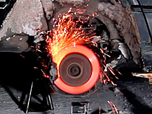 Что будет если одновременно нажать на газ и тормоз