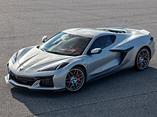 Шакилу ОНилу пришлось растянуть Chevrolet Corvette, чтобы поместиться в салон