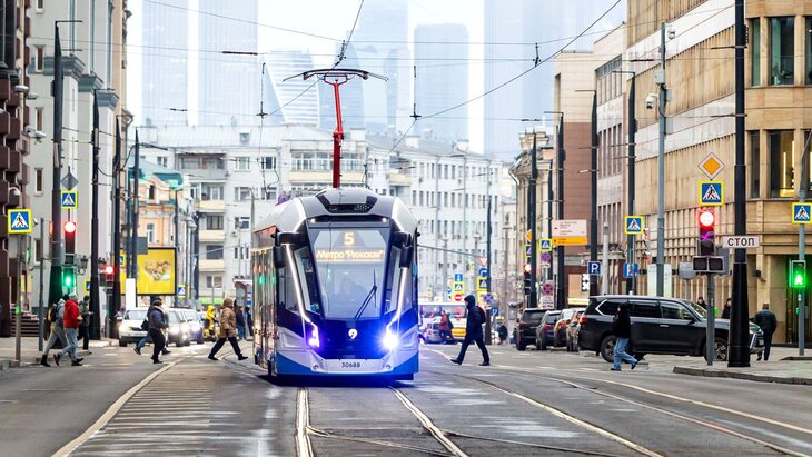 Движение временно закрыли на улицах в центре Москвы