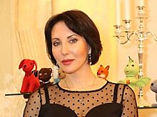 Алика Смехова вручила детям статуэтки «за мужество»