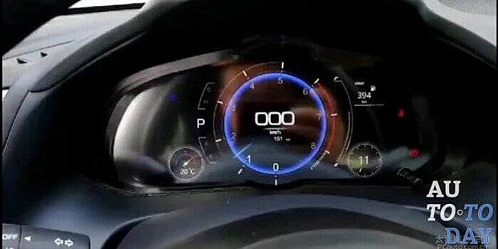 В сети засветились фото масштабной приборной панели новой Mazda 3