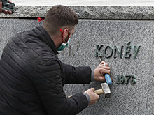 В Праге вандалы осквернили пьедестал памятника маршалу Коневу