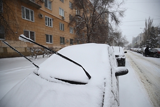 Машины, припаркованные у обочин, будут эвакуировать в Волгограде