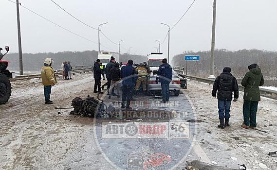 В Курске на объездной дороге в ДТП погибла женщина, ещё три человека попали в больницу