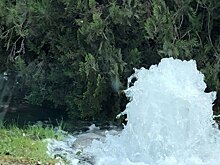 Видеофакт: в Симферополе из-под земли бьет фонтан