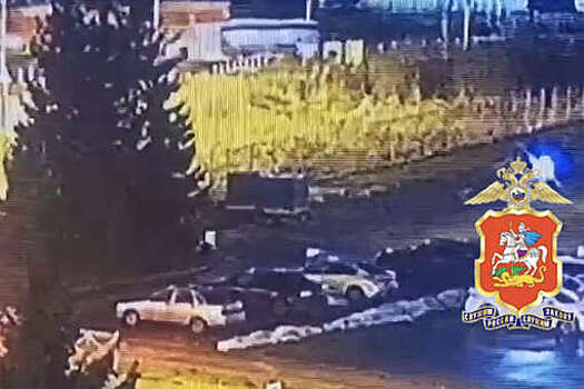 В Подмосковье автобус столкнулся с поездом на переезде