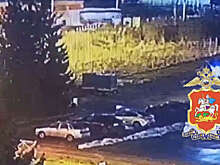 В Подмосковье автобус столкнулся с поездом на переезде