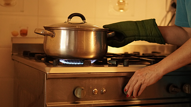 Как не дать жидкости «убежать» из кастрюли: старый трюк