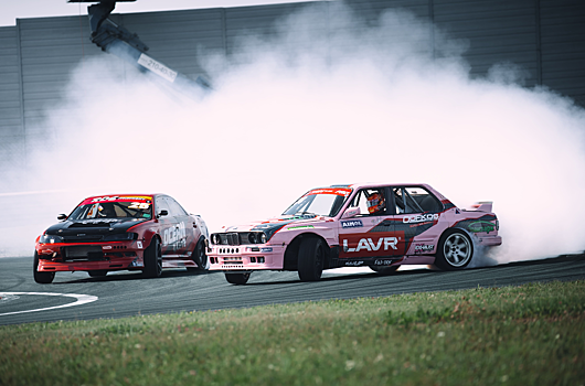 10 часов дрифта, DJ-сет Цареградцева и бургеры от Гочи: в Москве громко прошел фестиваль большого дрифта RDS Fest