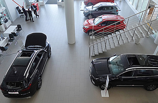 Автомобили дешевле 10 млн рублей оказались в списке для «налога на роскошь»