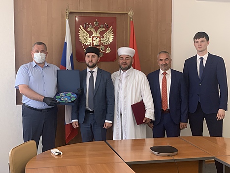 Первый вице-губернатор Олег Иванов встретился с представителями Духовного управления мусульман России