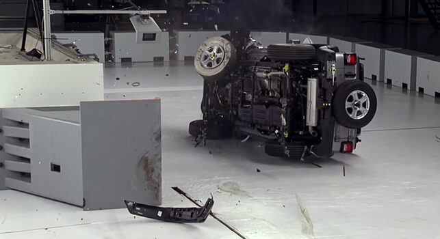 Jeep назвал переворот внедорожника Wrangler на краш-тесте IIHS аномальным