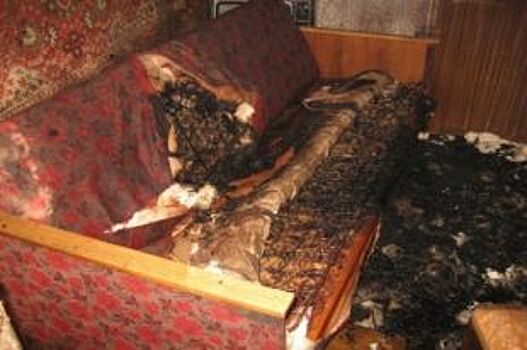В Саратове дотла сгорел заброшенный частный дом