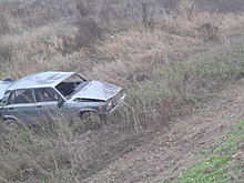 На трассе под Пугачевом пострадал водитель вылетевшей в кювет «семерки»