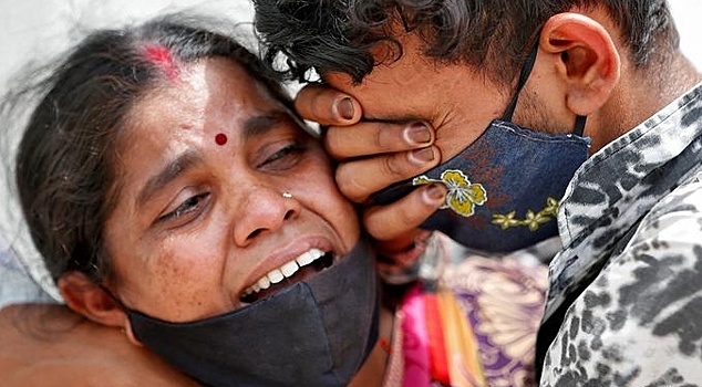 В Индии 798 врачей умерли от ковида в этом году