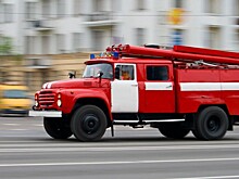 Двухэтажный склад одежды загорелся в Подмосковье