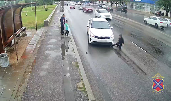 На севере Волгограда иномарка сбила на дороге 9-летнего ребенка