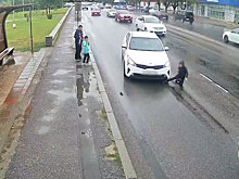 На севере Волгограда иномарка сбила на дороге 9-летнего ребенка