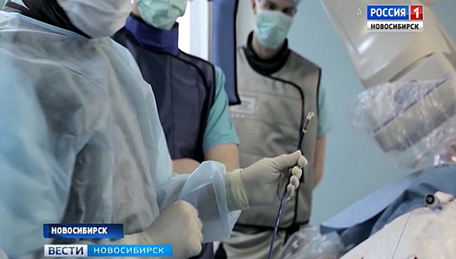 Новосибирские хирурги впервые в России ввели кардиостимулятор через артерию