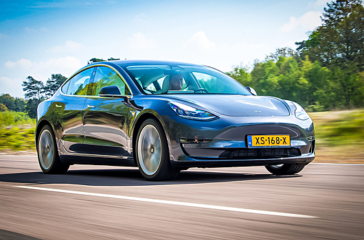 В России начались онлайн-продажи электрокаров Tesla