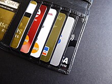 Новый закон привел к заморозке десятков тысяч счетов россиян в первый день