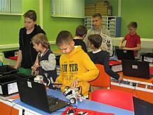 В "Кванториуме" Тольятти третьеклассники собирают роботы