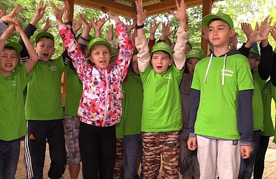Первая летняя смена стартовала в лагере в Щелкове. Детей ждут посиделки у костра и активный отдых