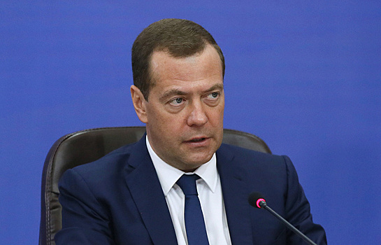 Медведев обсудит налоговый маневр в нефтянке