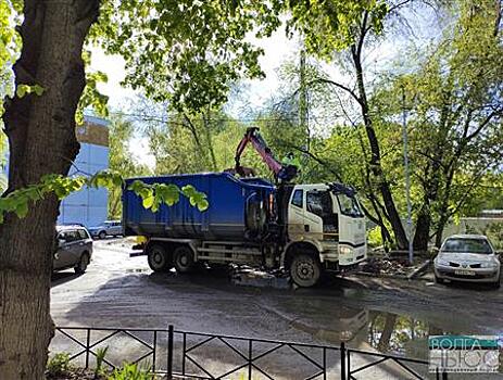 С 30 ноября изменятся правила наказания за парковку, перекрывающую проезд мусоровозу