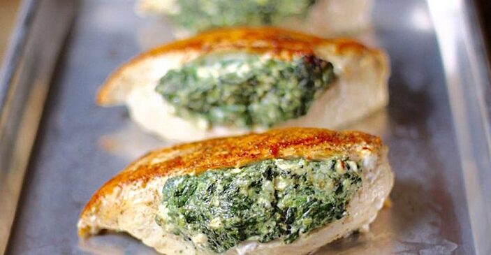 Вкусное блюдо без вреда для фигуры : куриная грудка со шпинатом