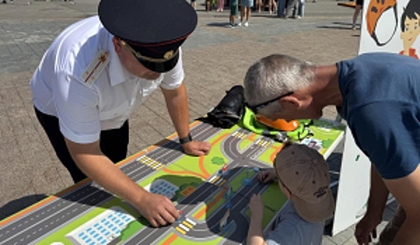 Сотрудники Госавтоинспекции Орловской области провели для детей праздник безопасности дорожного движения