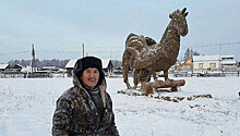 В якутском селе слепили гигантского петуха из навоза