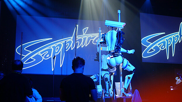 Роботы-стриптизерши исполнили танец на выставке CES в Лас-Вегасе