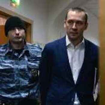 Суд 10 ноября рассмотрит иск Генпрокуратуры о передаче государству имущества полковника Д.Захарченко