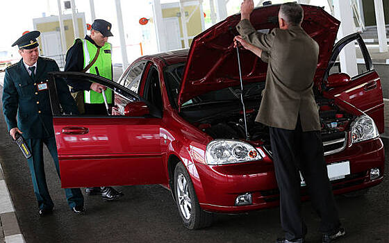 Кто может останавливать водителей на дороге и по какой причине?