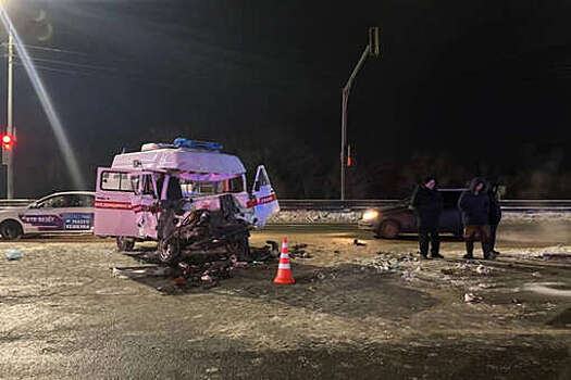 В Омской области пациент не выжил в жестком столкновении грузовика и скорой