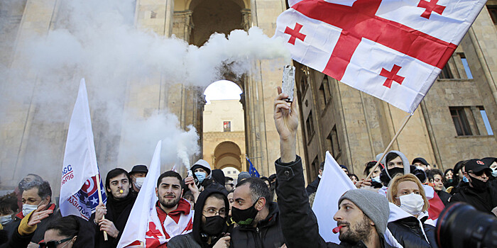 «Часовню тоже я развалил?»: грузинская оппозиция ищет, в чем еще обвинить власть