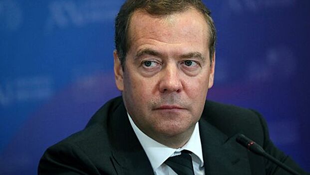 Медведев отреагировал на смерть Юрия Бондарева