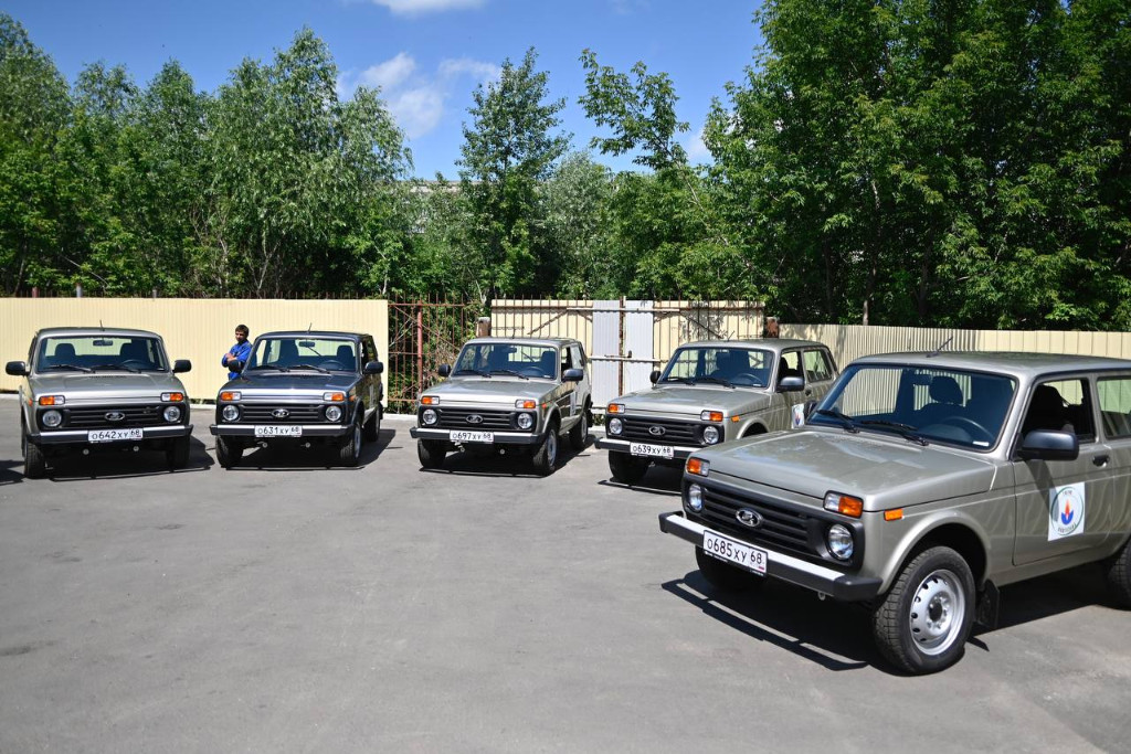Максим Егоров вручил службе газового хозяйства ключи от новых автомобилей