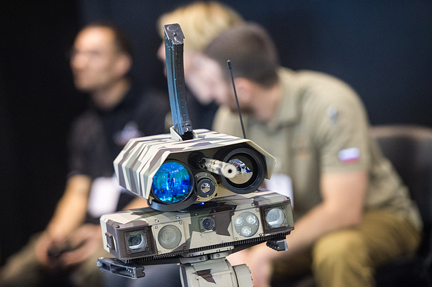 Тактический робот Минирэкс РС1А3 на стенде компании Lobaev Arms