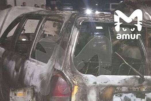 Mash: машины загорелись и взорвались на парковке в Находке