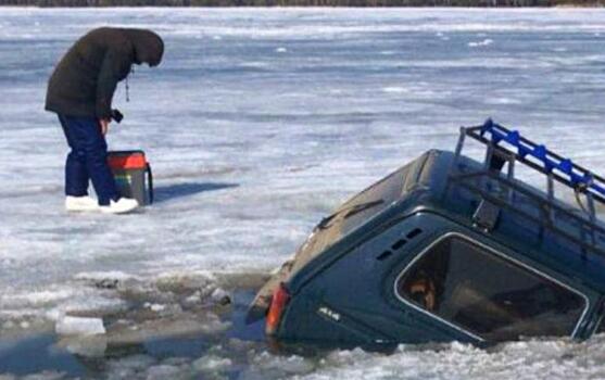 «Нива» с водителем и пассажиром провалилась под лед в Ордынском районе