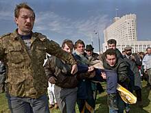 «Тела валялись вдоль дороги от Белого дома» 30 лет назад Ельцин решил покончить с соперниками. В Москву вошли танки