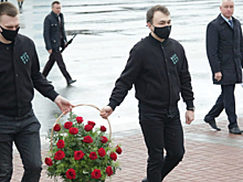 В честь 150-летия Ленина в Ульяновске возложили цветы к его памятнику