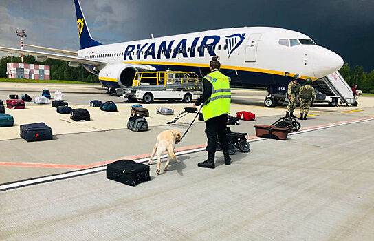 Лайнер Ryanair посадили в Берлине из-за сообщения о минировании