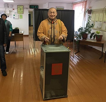 Проголосовал глава российских буддистов