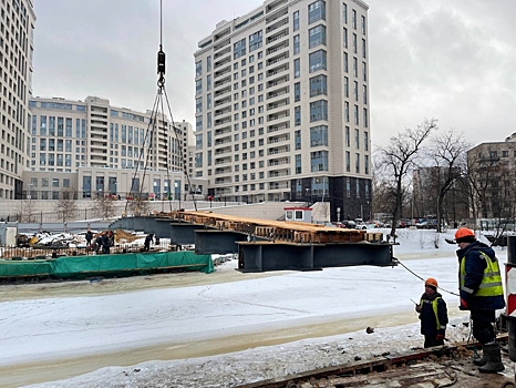 Начался монтаж пролетного строения нового моста через Черную речку
