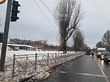 По трем адресам в Саратове установили пешеходные ограждения