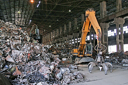 Водитель погрузчика погиб на базе металлолома в Чите